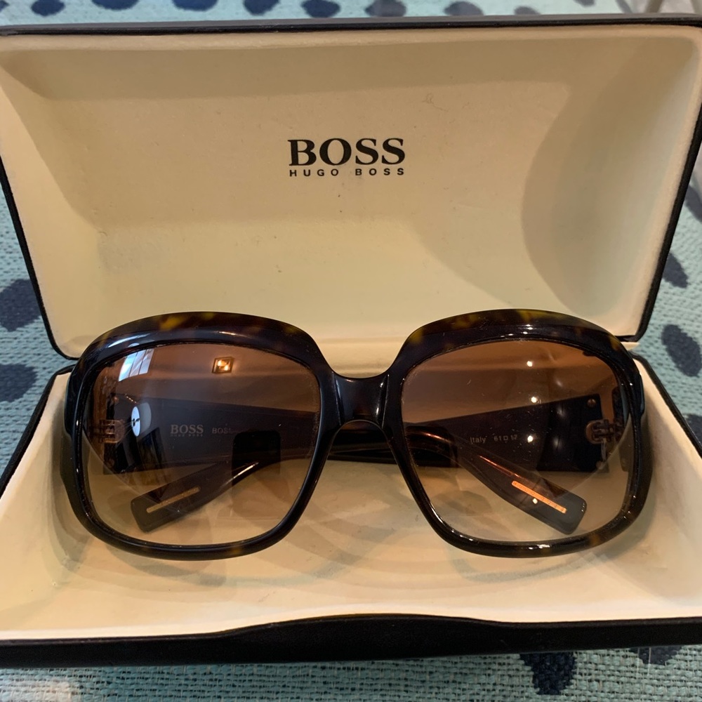 HUGO BOSS Oversized Tortoise Sunglasses